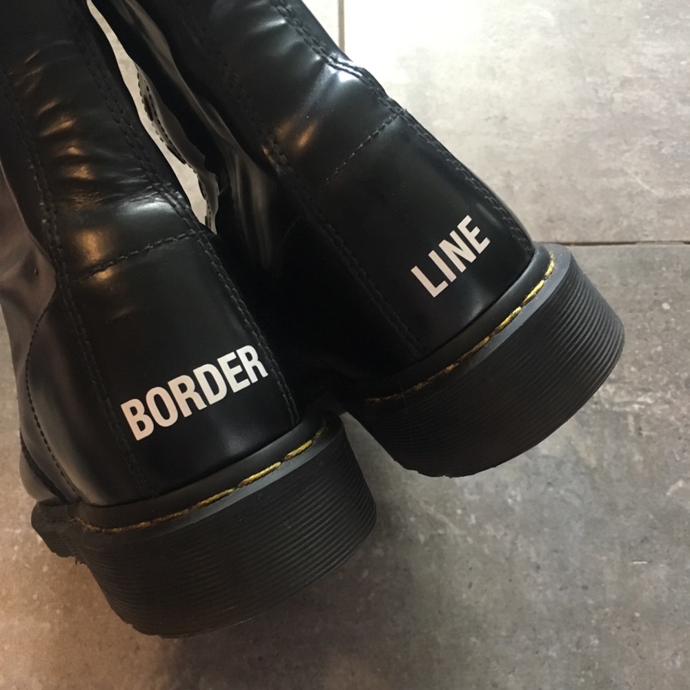 VETEMENTS  X DR MARTENS Boarder Line boots